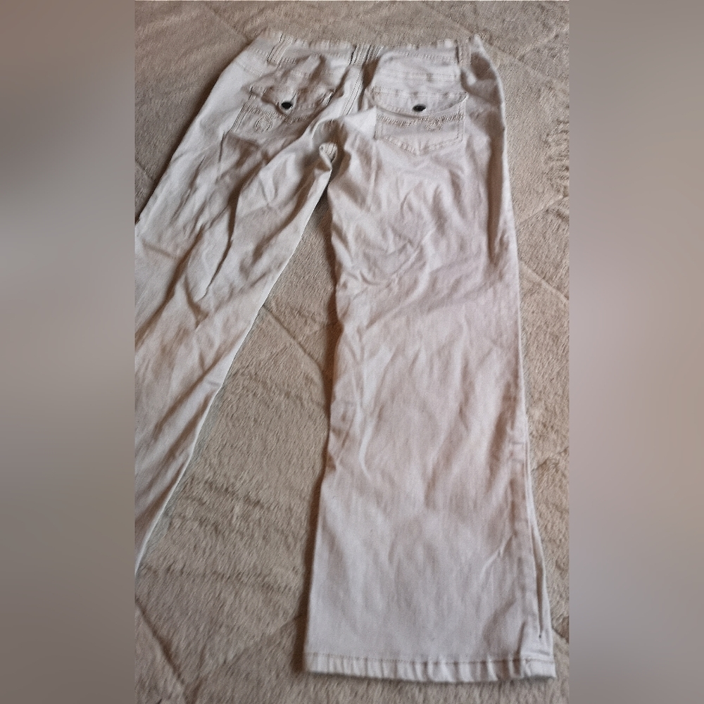 White pants - Picture 7 of 8